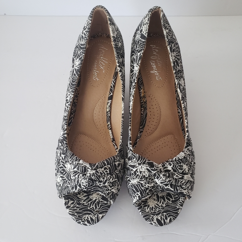 DEXFLEX COMFORT PEEP TOE WEDGES FLORAL BLACK WHITE